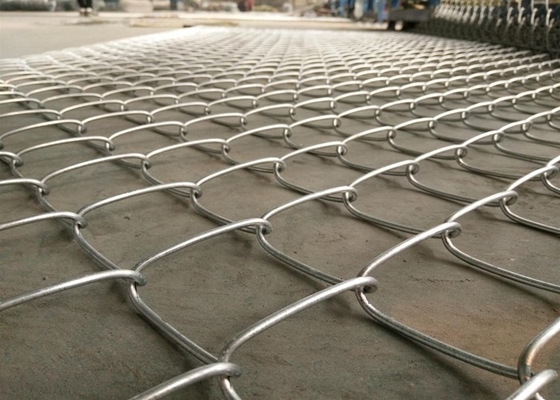 Cerca galvanizada mergulhada quente Mesh do elo de corrente 2.0-4.8mm para o campo de esporte
