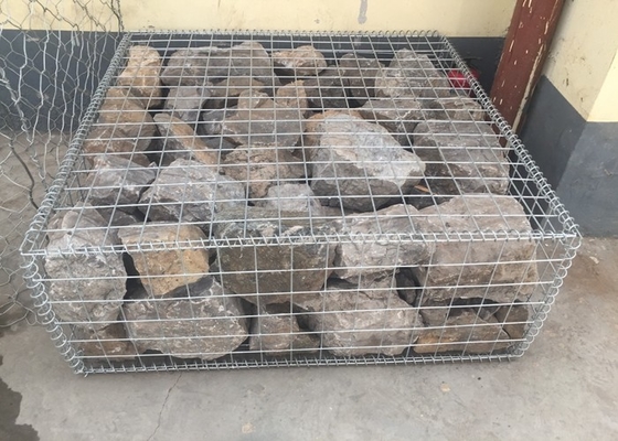 O calibre de Gabion 10 soldou o PVC do furo do retângulo da rede de arame 2 x 2 revestido